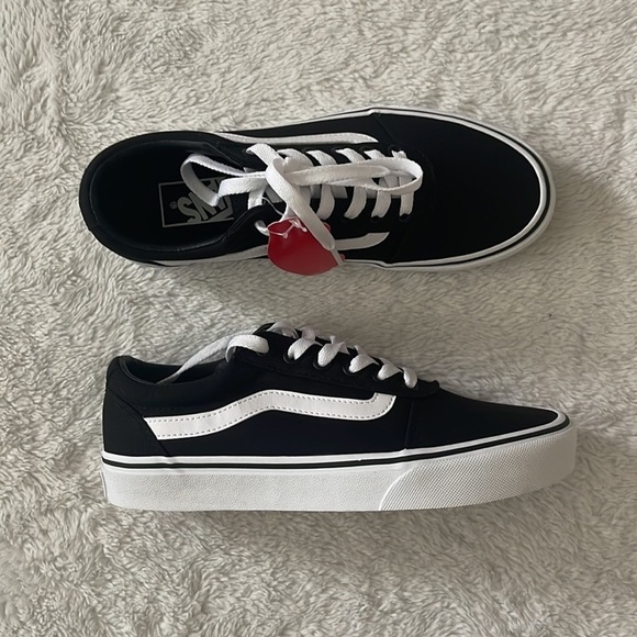 (NWT) Vans Ward Women’s Shoes in Black & White, Size: 9 - Picture 11 of 17